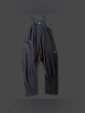 Free people size XS Black overalls with adjustable straps and pockets #workwear